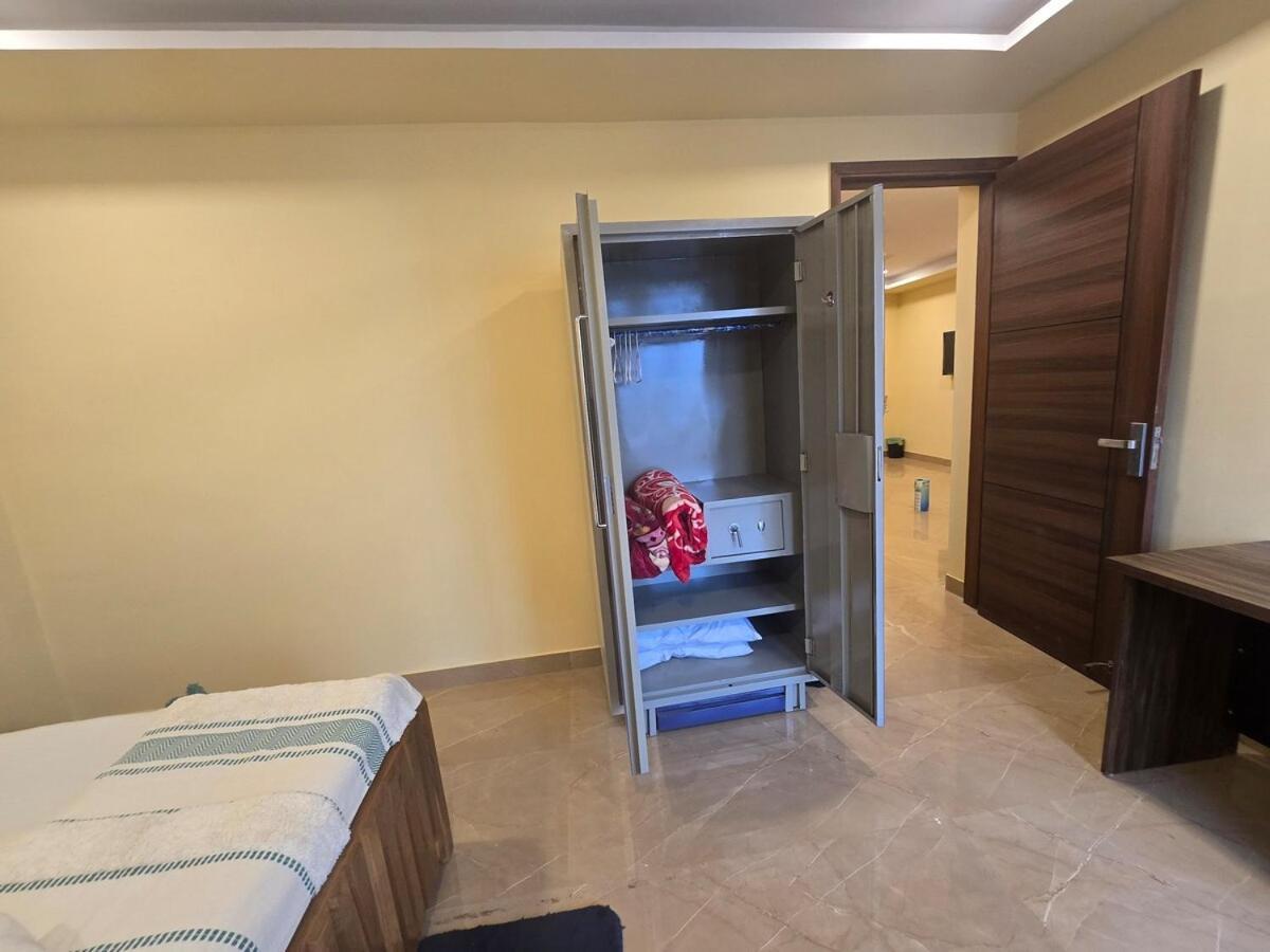 Homlee-legacy 3bhk Flat In Del-lift-terrace Apartment