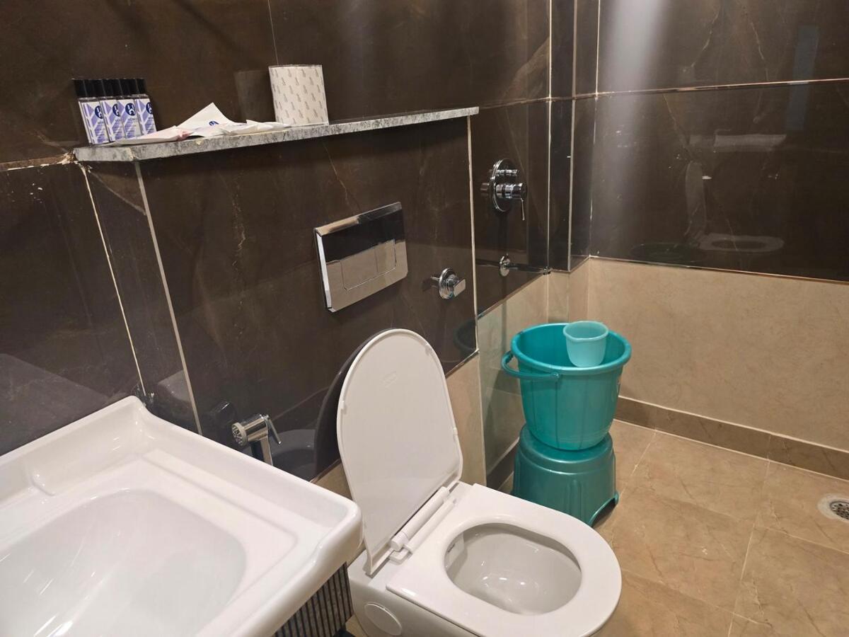 Homlee-legacy 3bhk Flat In Del-lift-terrace *