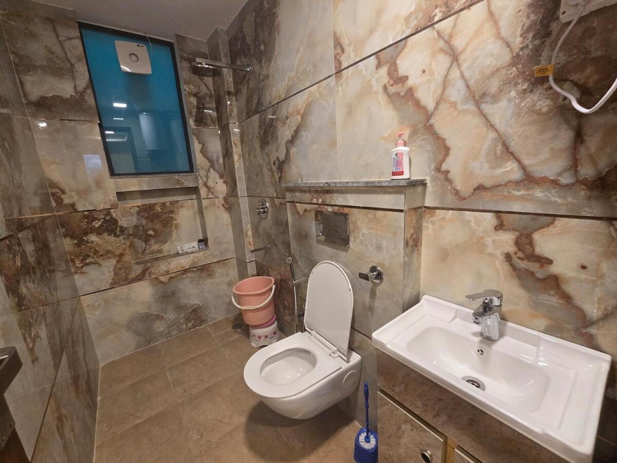 Apartment Homlee-legacy 3bhk Flat In Del-lift-terrace *