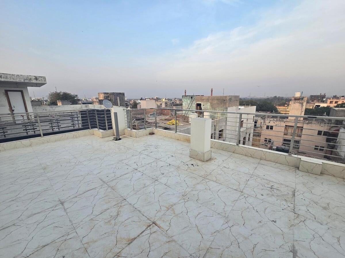 Apartment Homlee-legacy 3bhk Flat In Del-lift-terrace