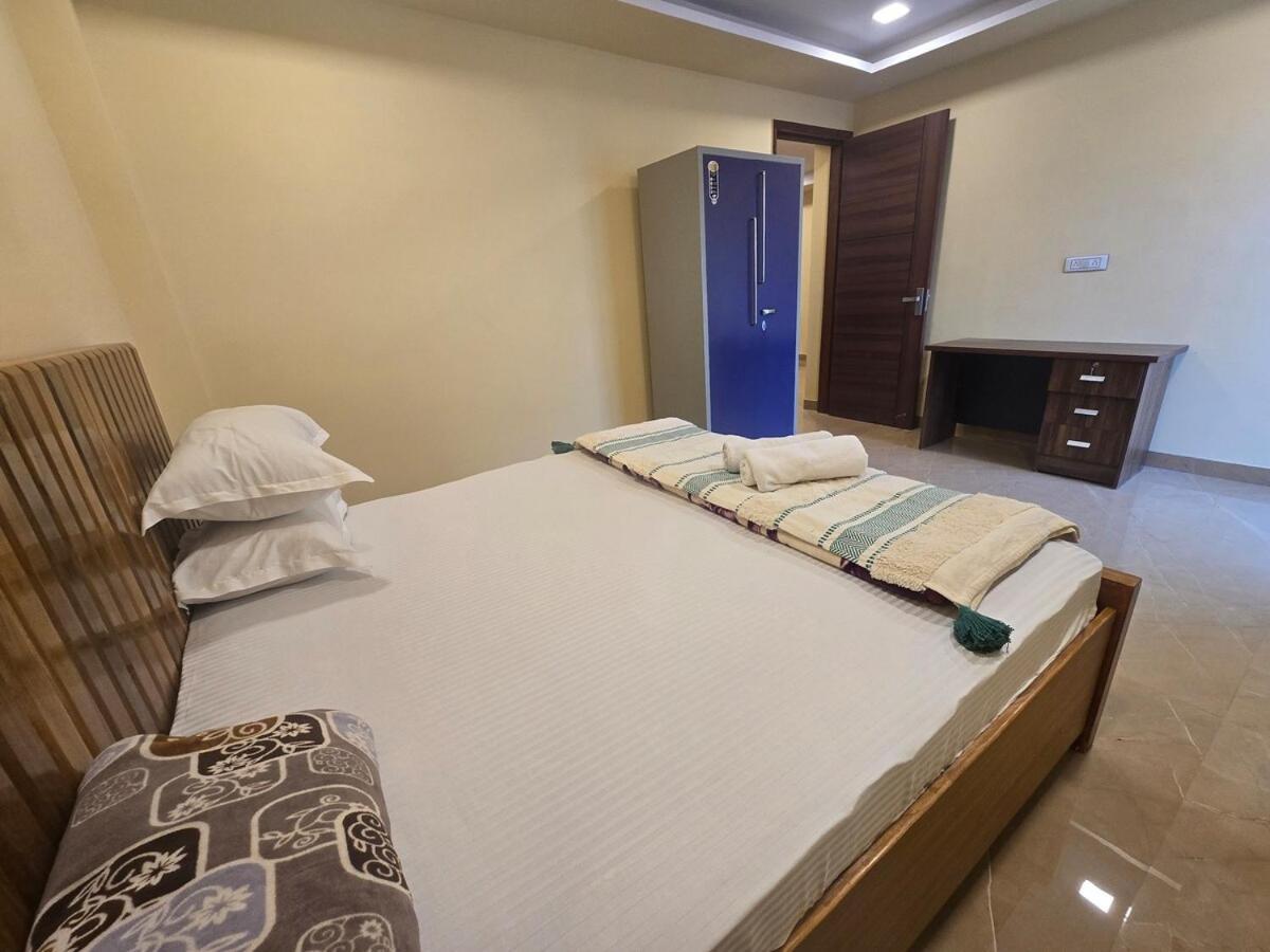 Homlee-legacy 3bhk Flat In Del-lift-terrace Apartment *