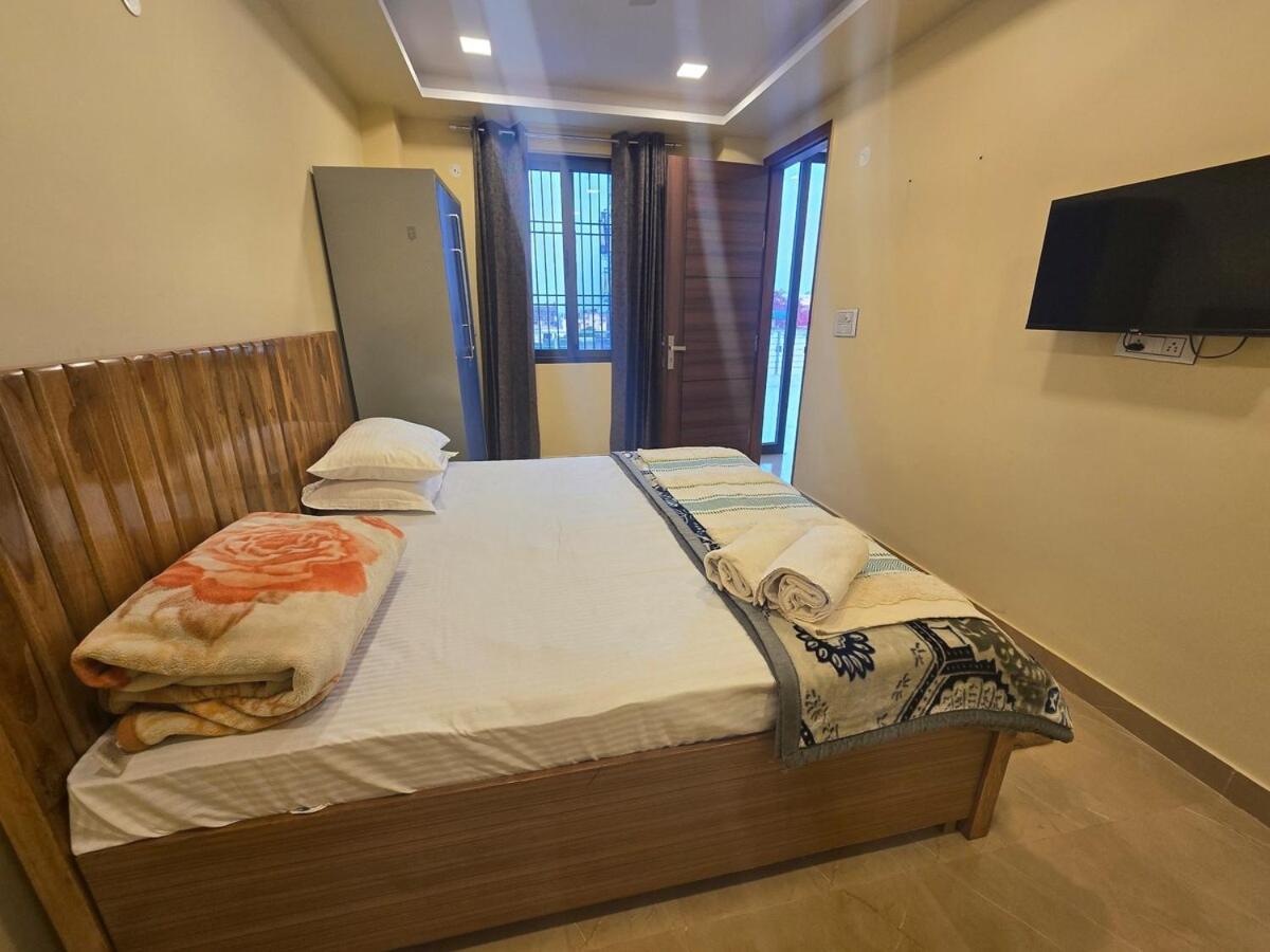 Apartment Homlee-legacy 3bhk Flat In Del-lift-terrace New Delhi