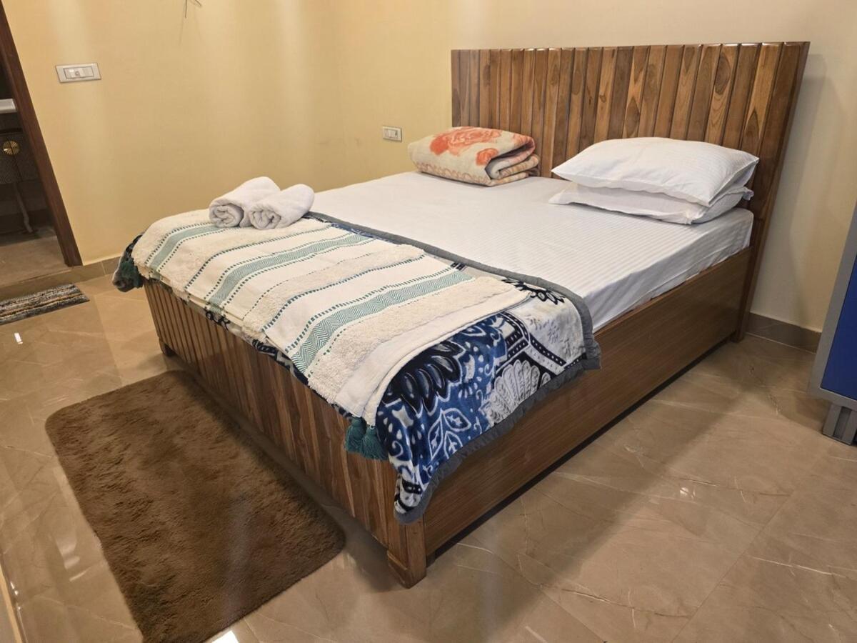 Homlee-legacy 3bhk Flat In Del-lift-terrace New Delhi