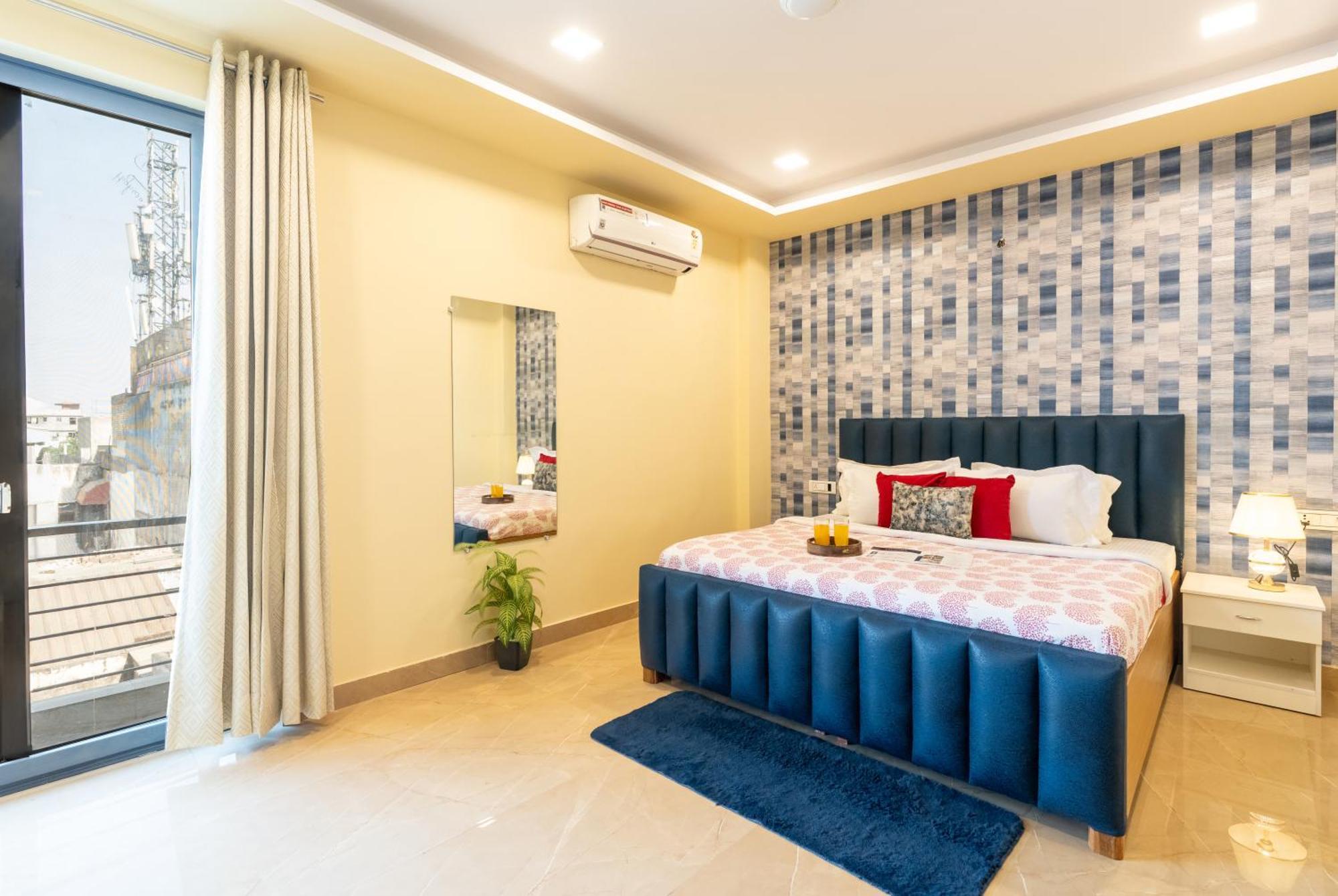 Apartment Homlee-legacy 3bhk Flat In Del-lift-terrace New Delhi