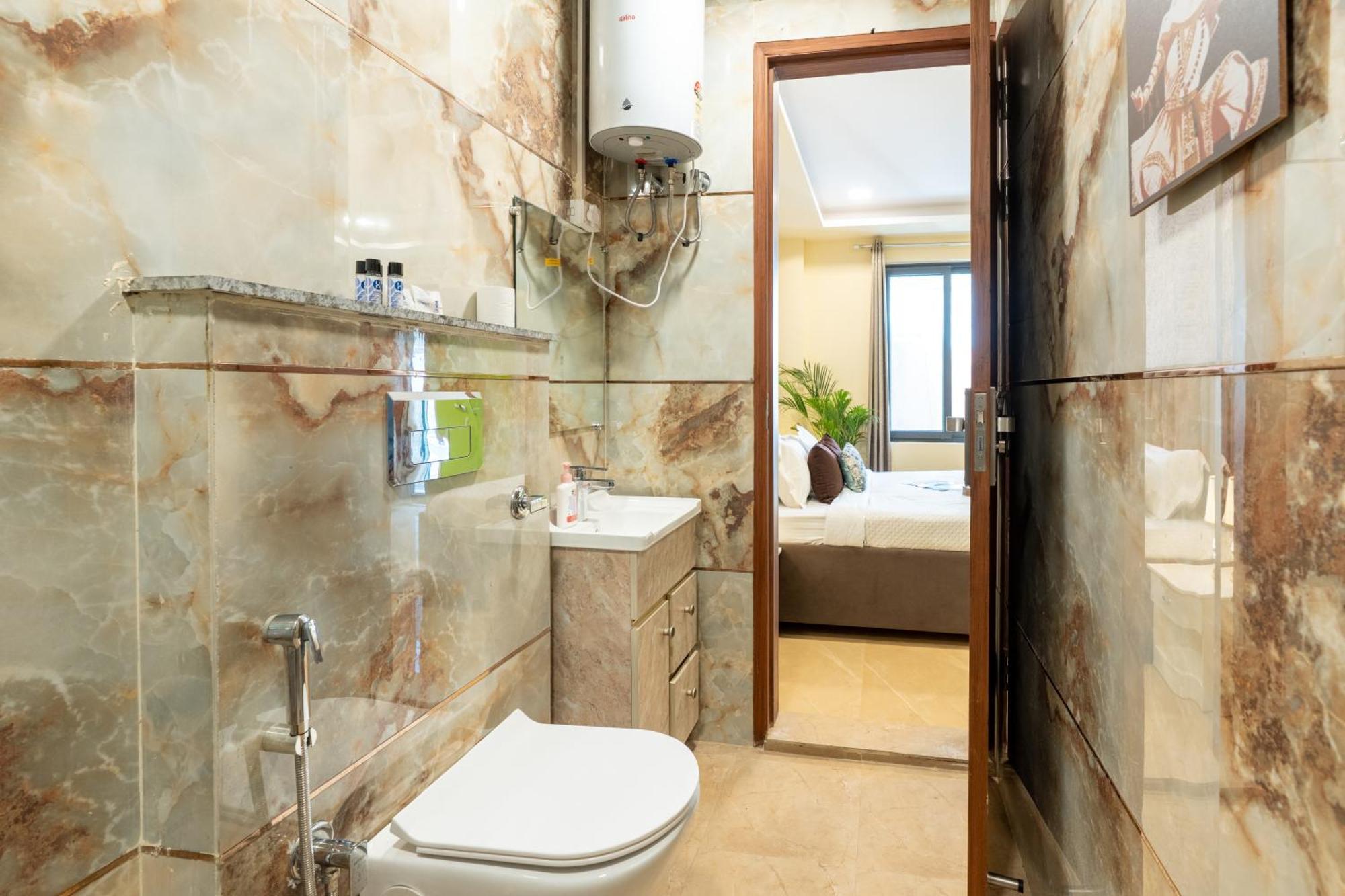 Apartment Homlee-legacy 3bhk Flat In Del-lift-terrace New Delhi